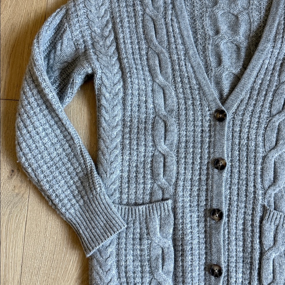 Women's Gray Cashmere  Cable Knit Sweater - Picture 4 of 4